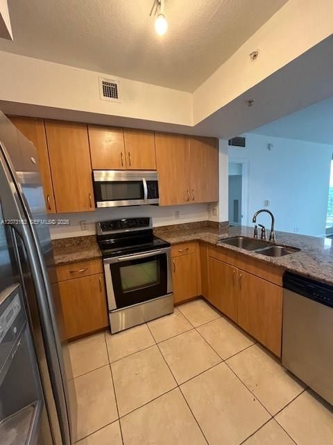 For Rent: $2,500 (2 beds, 2 baths, 1036 Square Feet)