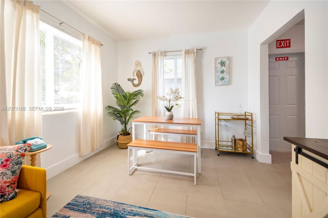 For Rent: $2,400 (1 beds, 1 baths, 550 Square Feet)