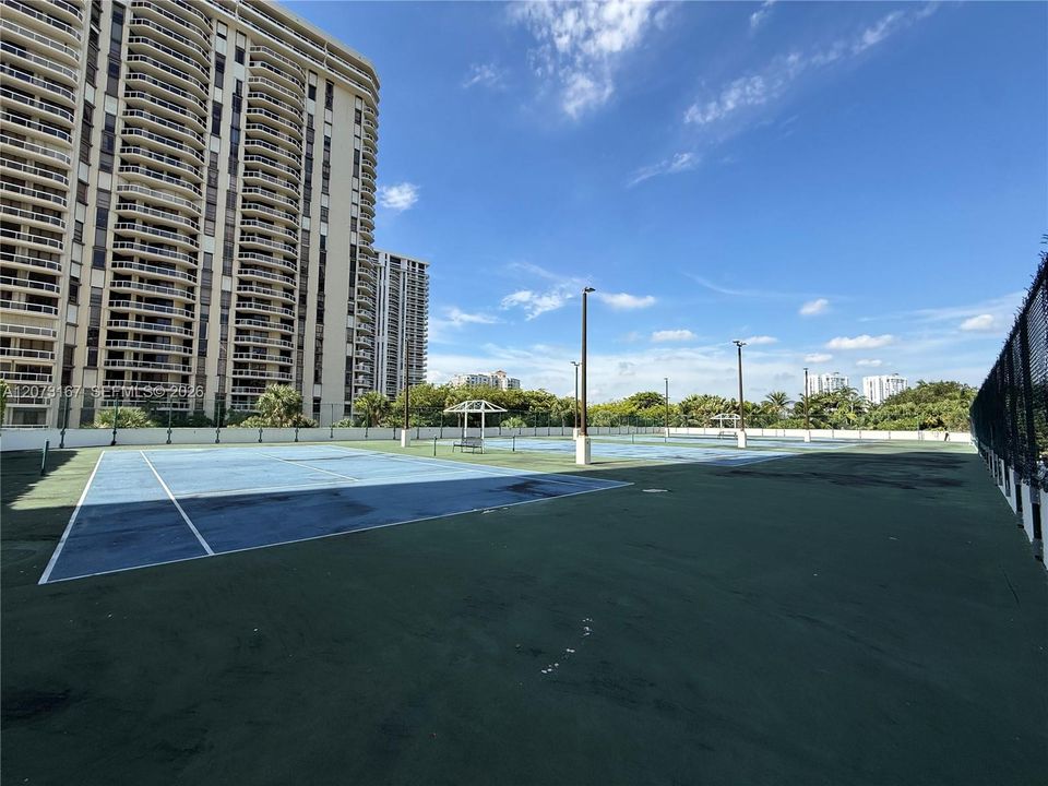 For Rent: $9,300 (3 beds, 3 baths, 3264 Square Feet)