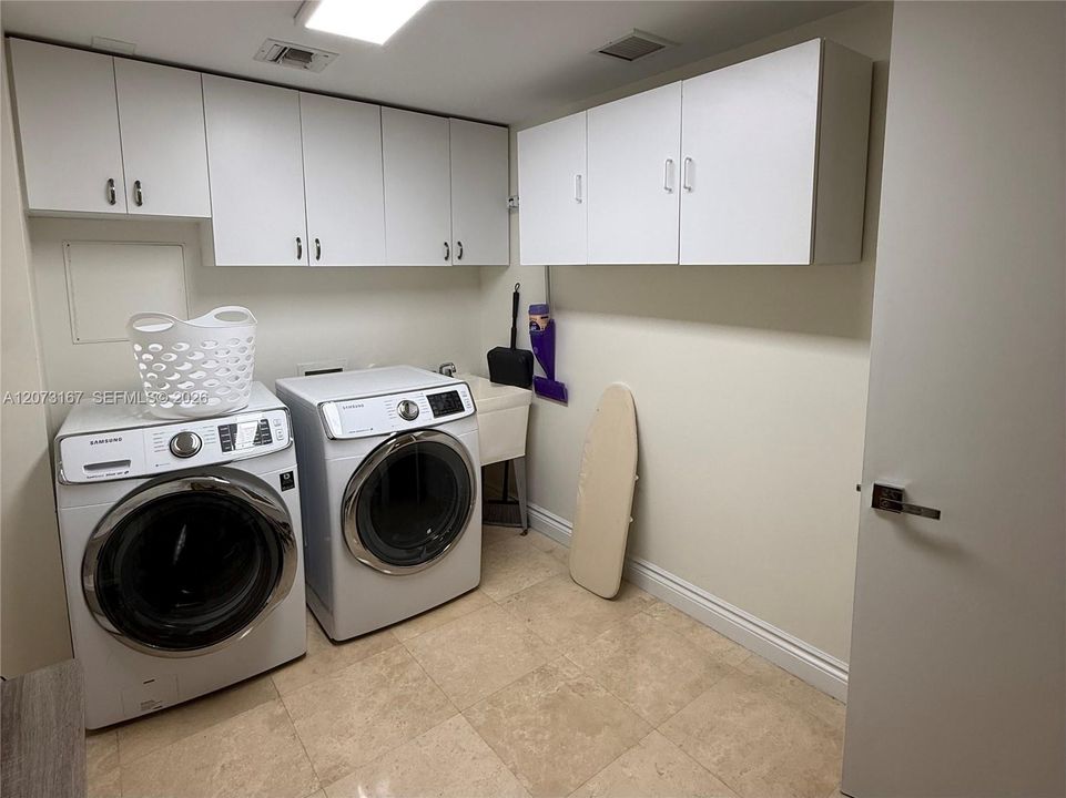 For Rent: $9,300 (3 beds, 3 baths, 3264 Square Feet)