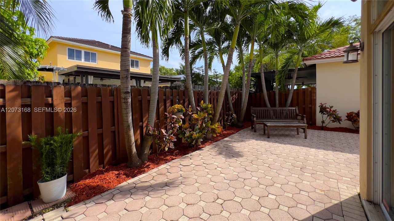 For Rent: $3,300 (3 beds, 2 baths, 1373 Square Feet)