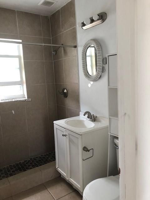 В аренду: $2,100 (2 спален, 1 ванн, 3692 Квадратных фут)