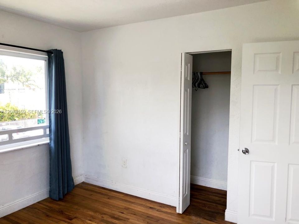 В аренду: $2,100 (2 спален, 1 ванн, 3692 Квадратных фут)