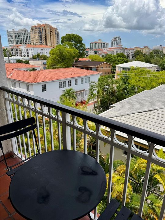 For Rent: $3,250 (2 beds, 2 baths, 1170 Square Feet)