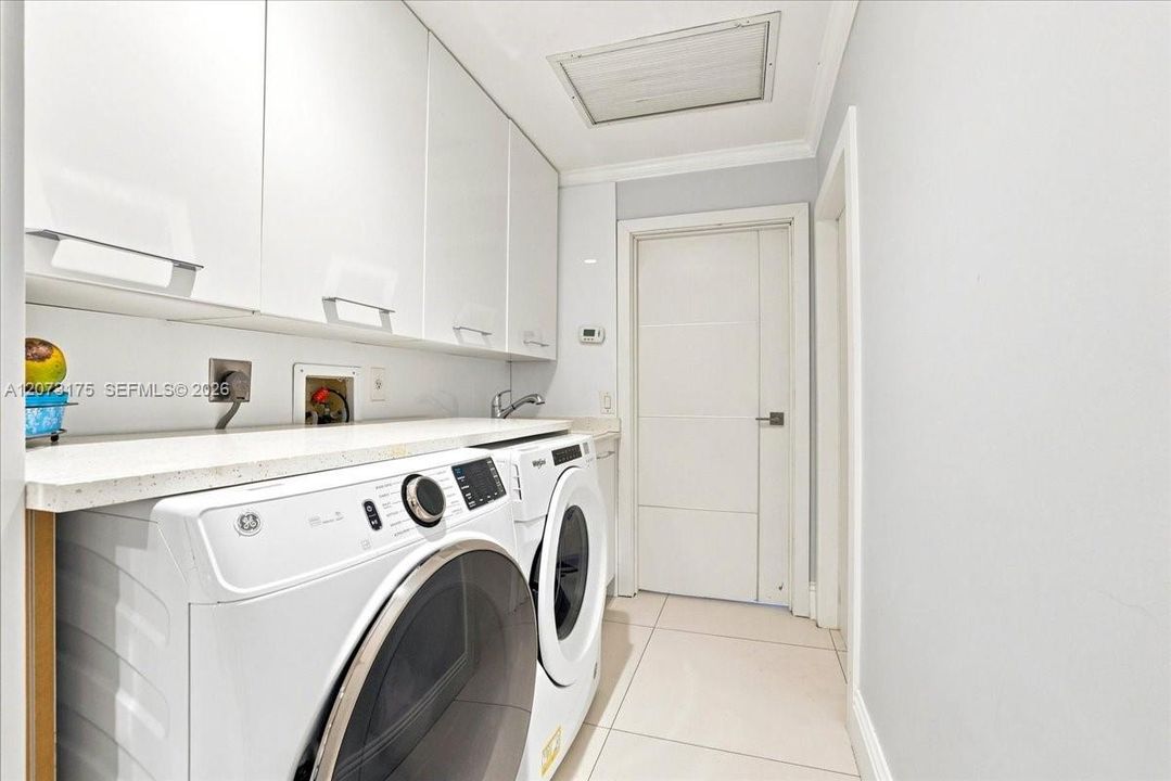 For Sale: $1,150,000 (4 beds, 2 baths, 2894 Square Feet)