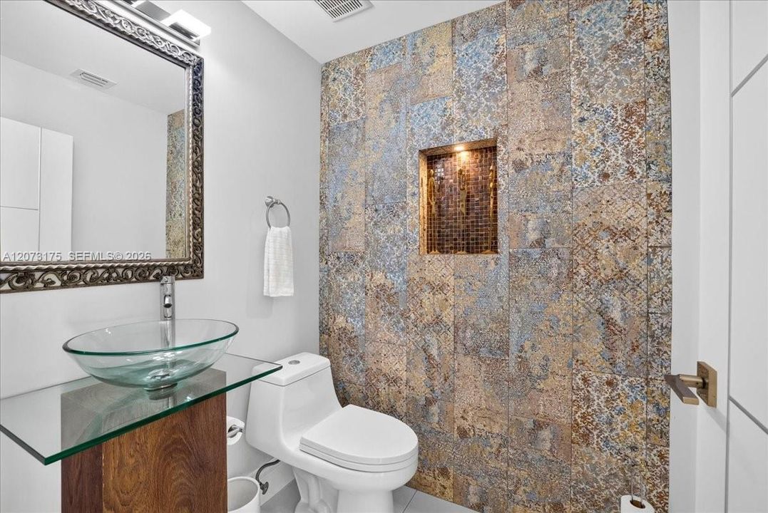 For Sale: $1,150,000 (4 beds, 2 baths, 2894 Square Feet)