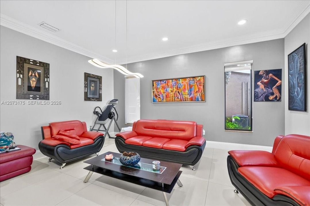 For Sale: $1,150,000 (4 beds, 2 baths, 2894 Square Feet)