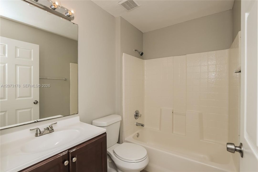 En Venta: $400,000 (3 camas, 2 baños, 1444 Pies cuadrados)