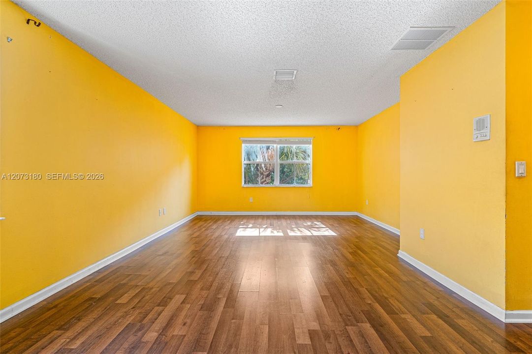 For Sale: $579,900 (3 beds, 2 baths, 2189 Square Feet)