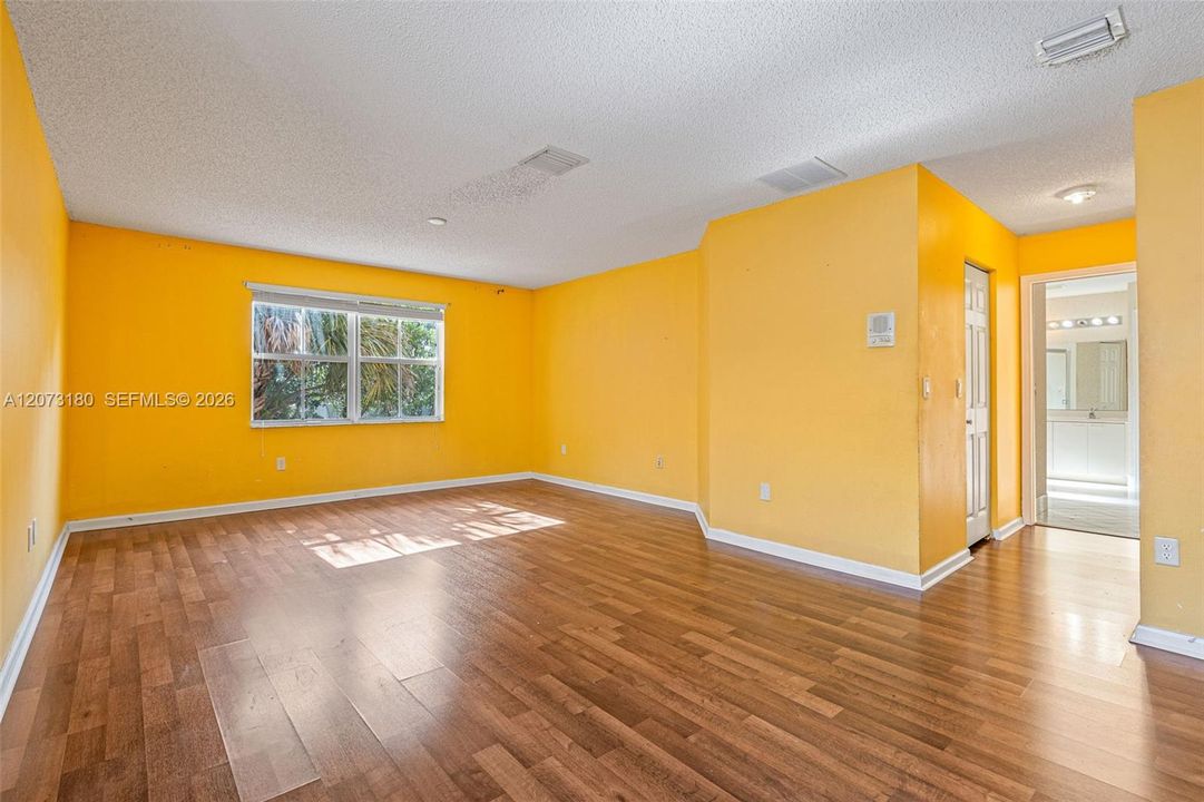 For Sale: $579,900 (3 beds, 2 baths, 2189 Square Feet)