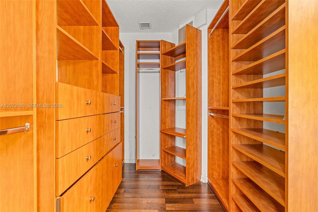 For Sale: $579,900 (3 beds, 2 baths, 2189 Square Feet)