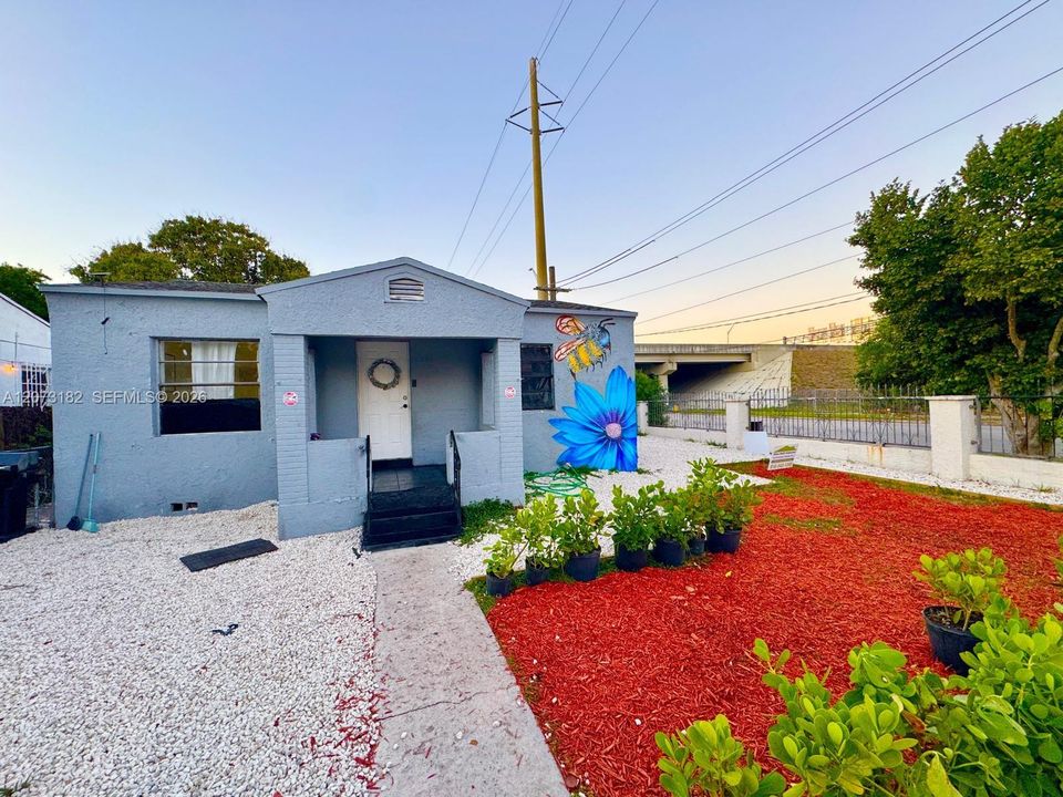 В аренду: $3,000 (2 спален, 1 ванн, 1200 Квадратных фут)