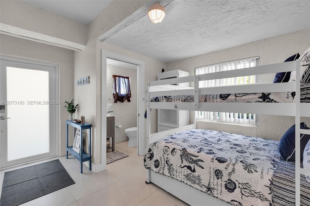 Above Flood and legal ground FL room