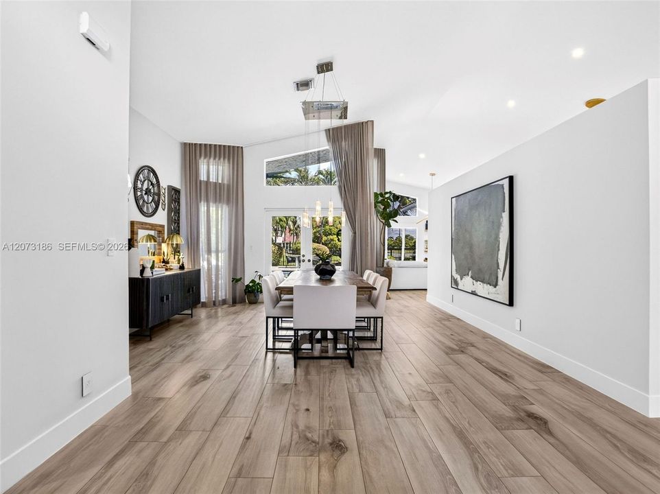 En Venta: $1,299,000 (4 camas, 3 baños, 2414 Pies cuadrados)