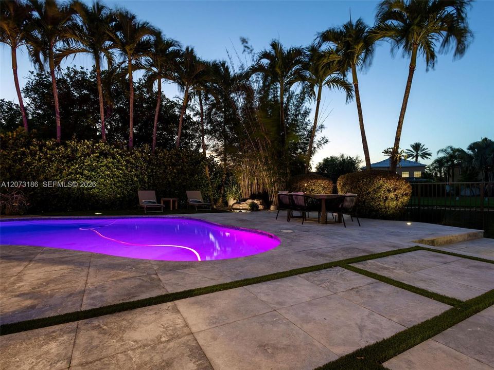 En Venta: $1,299,000 (4 camas, 3 baños, 2414 Pies cuadrados)