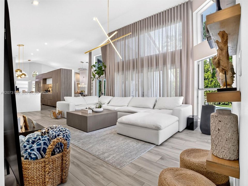 En Venta: $1,299,000 (4 camas, 3 baños, 2414 Pies cuadrados)