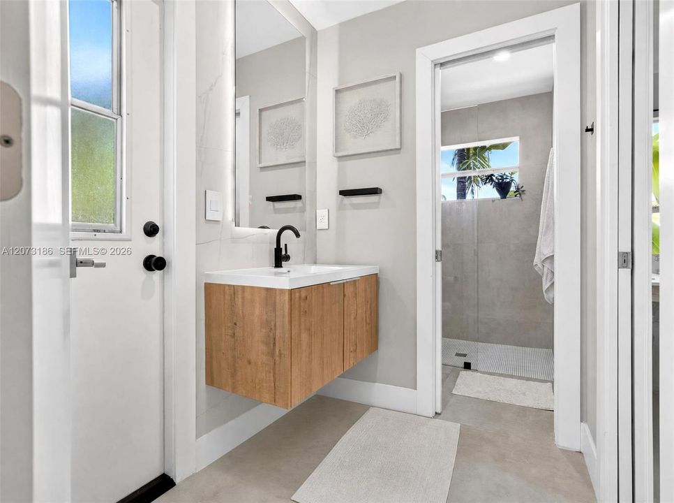 En Venta: $1,299,000 (4 camas, 3 baños, 2414 Pies cuadrados)