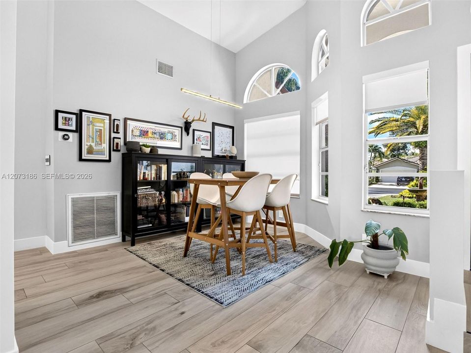 En Venta: $1,299,000 (4 camas, 3 baños, 2414 Pies cuadrados)