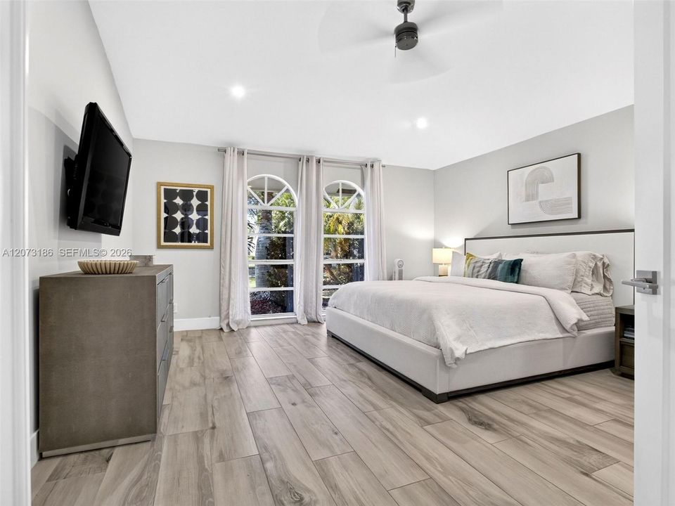 En Venta: $1,299,000 (4 camas, 3 baños, 2414 Pies cuadrados)