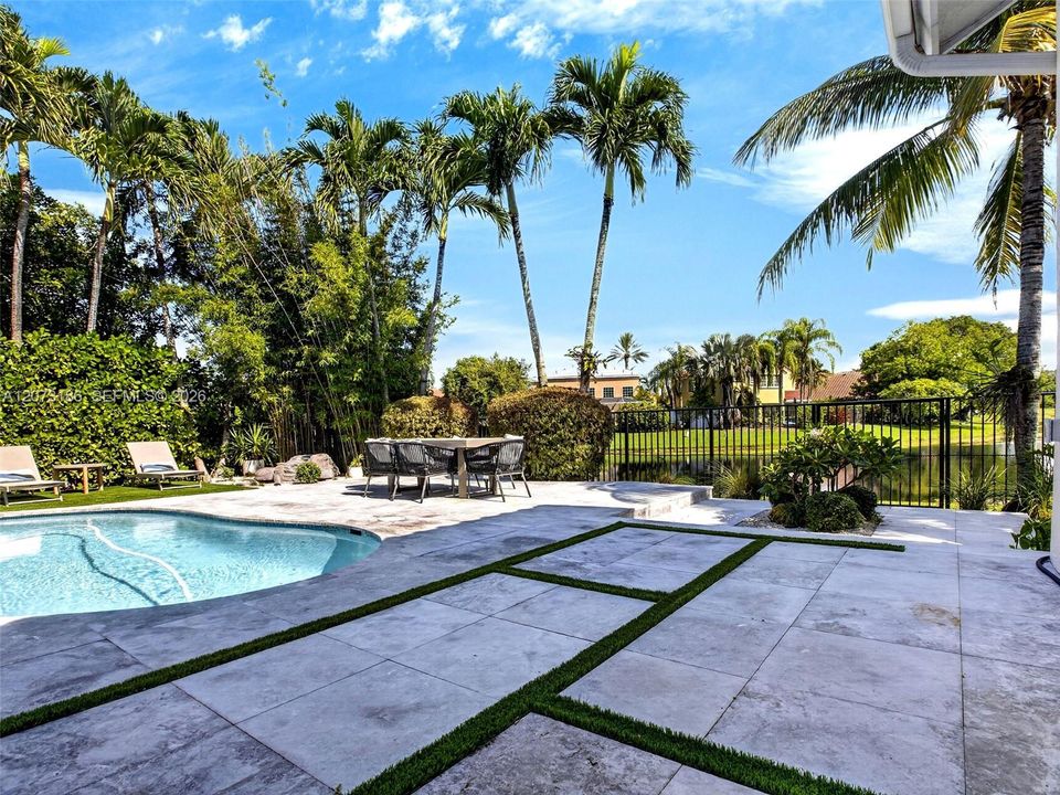 En Venta: $1,299,000 (4 camas, 3 baños, 2414 Pies cuadrados)