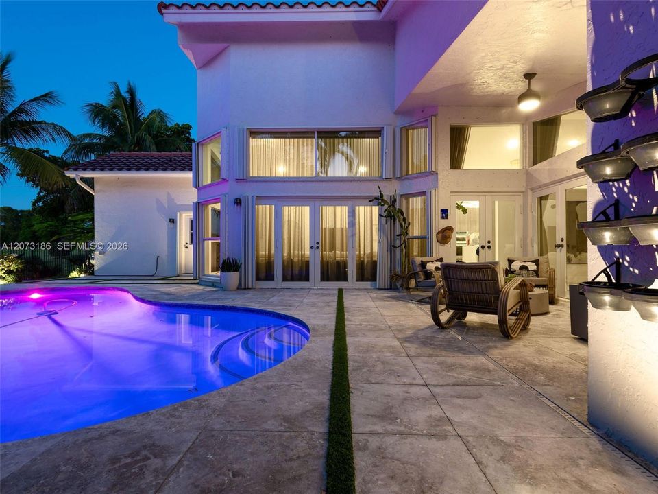En Venta: $1,299,000 (4 camas, 3 baños, 2414 Pies cuadrados)