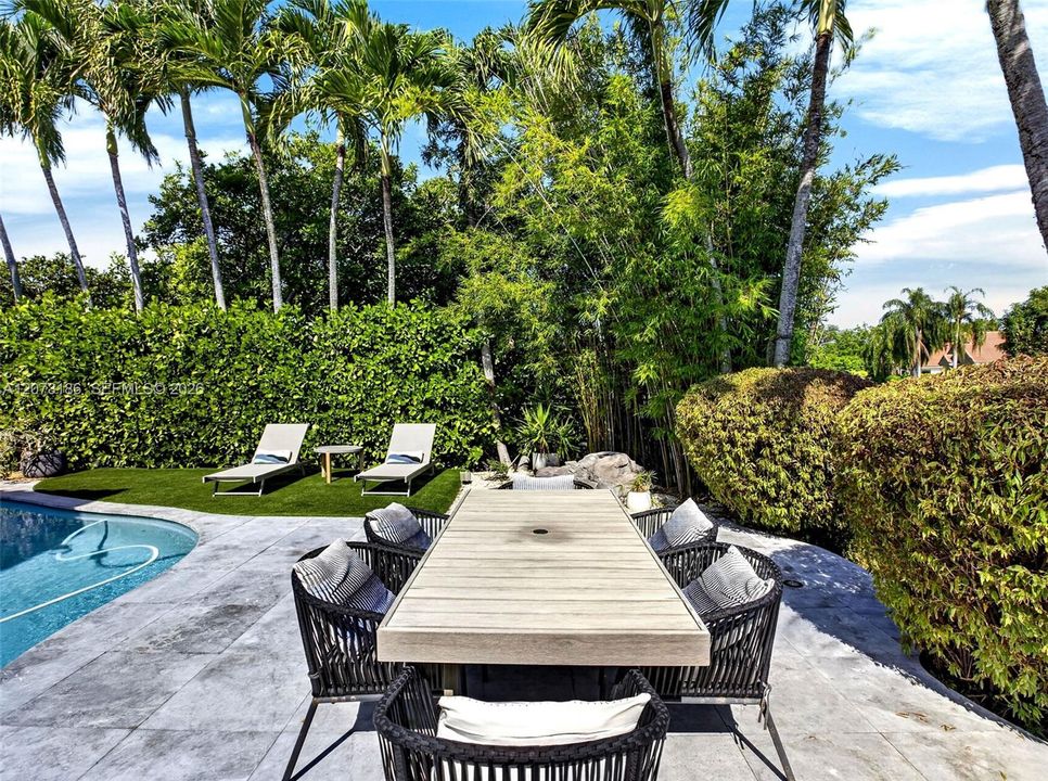 En Venta: $1,299,000 (4 camas, 3 baños, 2414 Pies cuadrados)