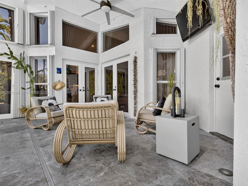 En Venta: $1,299,000 (4 camas, 3 baños, 2414 Pies cuadrados)