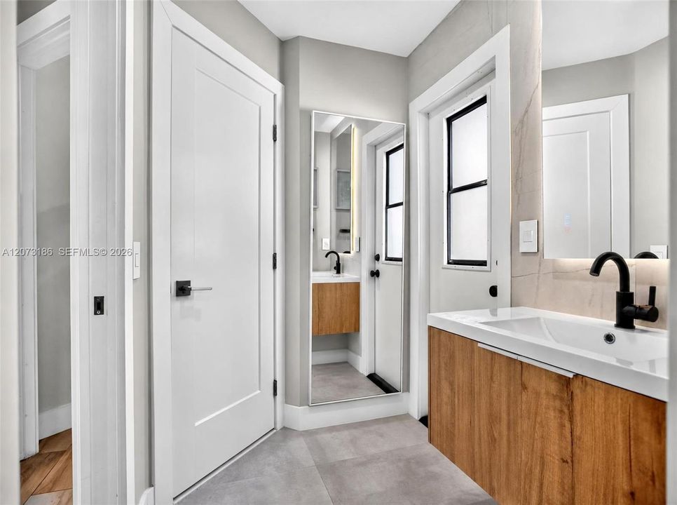En Venta: $1,299,000 (4 camas, 3 baños, 2414 Pies cuadrados)