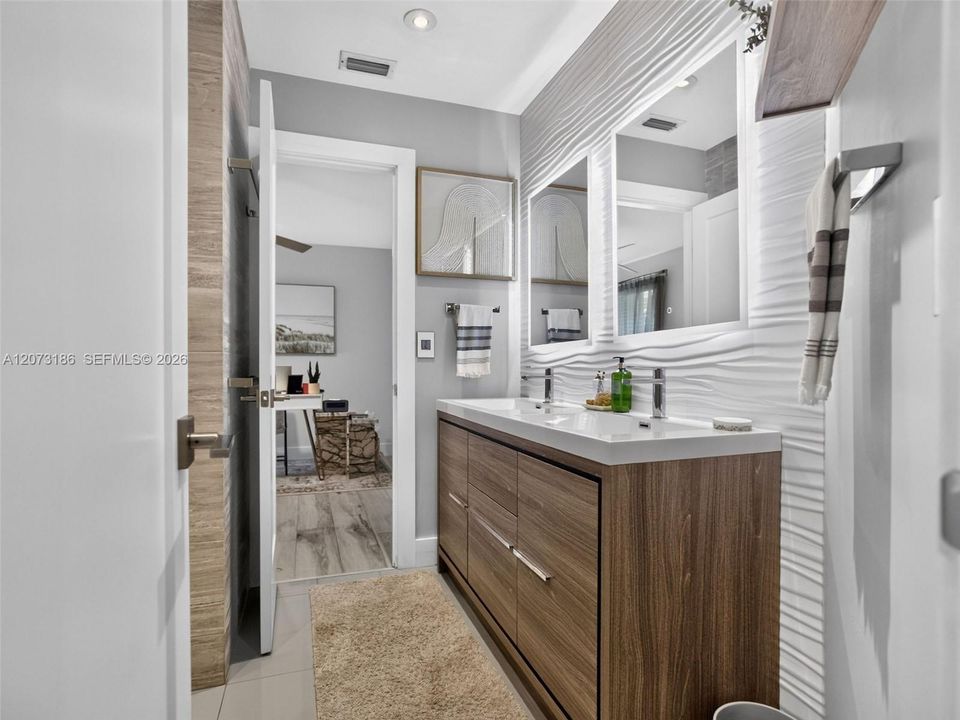 En Venta: $1,299,000 (4 camas, 3 baños, 2414 Pies cuadrados)