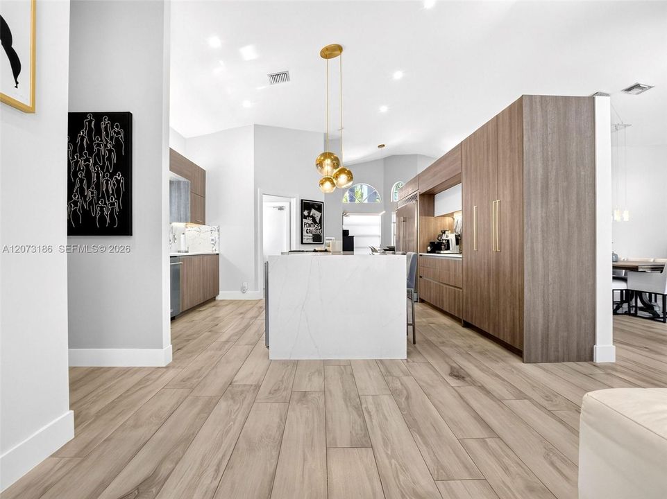 En Venta: $1,299,000 (4 camas, 3 baños, 2414 Pies cuadrados)