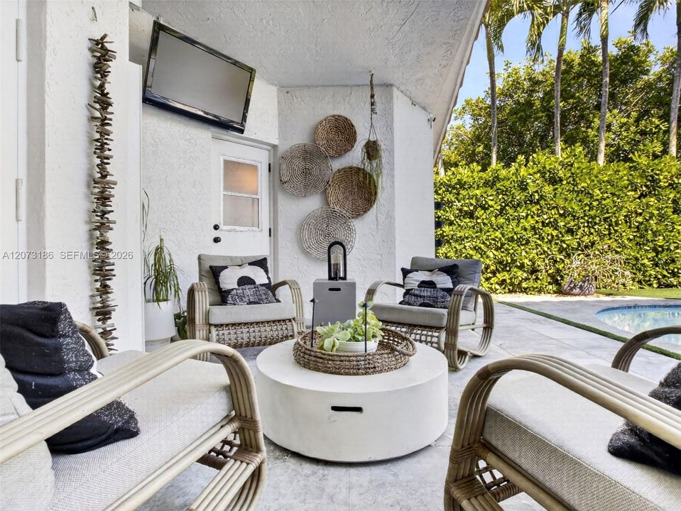 En Venta: $1,299,000 (4 camas, 3 baños, 2414 Pies cuadrados)