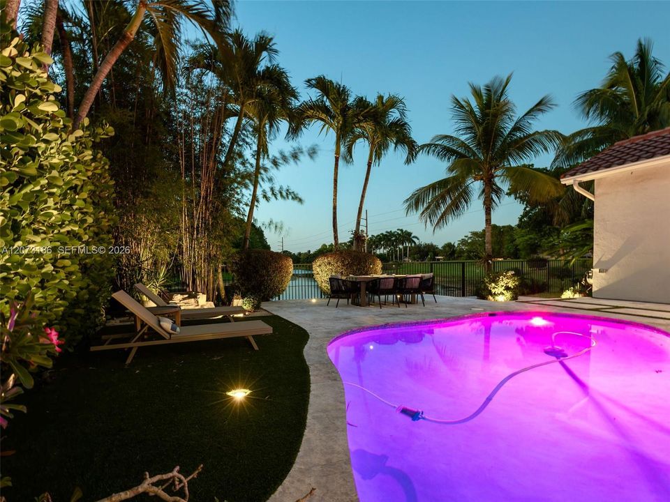 En Venta: $1,299,000 (4 camas, 3 baños, 2414 Pies cuadrados)