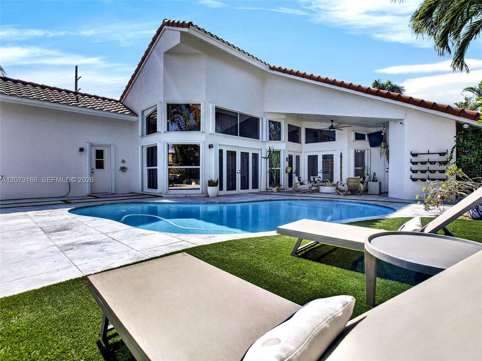En Venta: $1,299,000 (4 camas, 3 baños, 2414 Pies cuadrados)