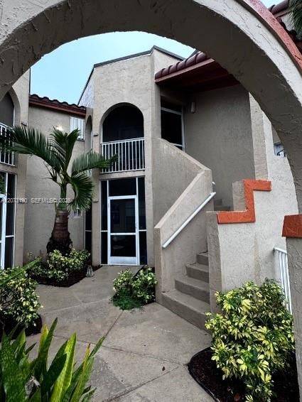 For Rent: $1,850 (1 beds, 1 baths, 720 Square Feet)