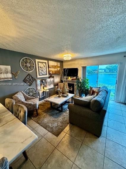 For Rent: $1,850 (1 beds, 1 baths, 720 Square Feet)