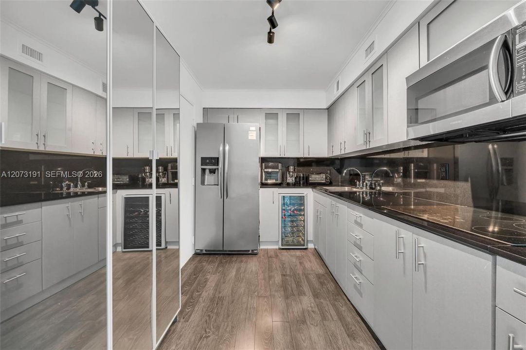 В аренду: $3,500 (1 спален, 1 ванн, 910 Квадратных фут)