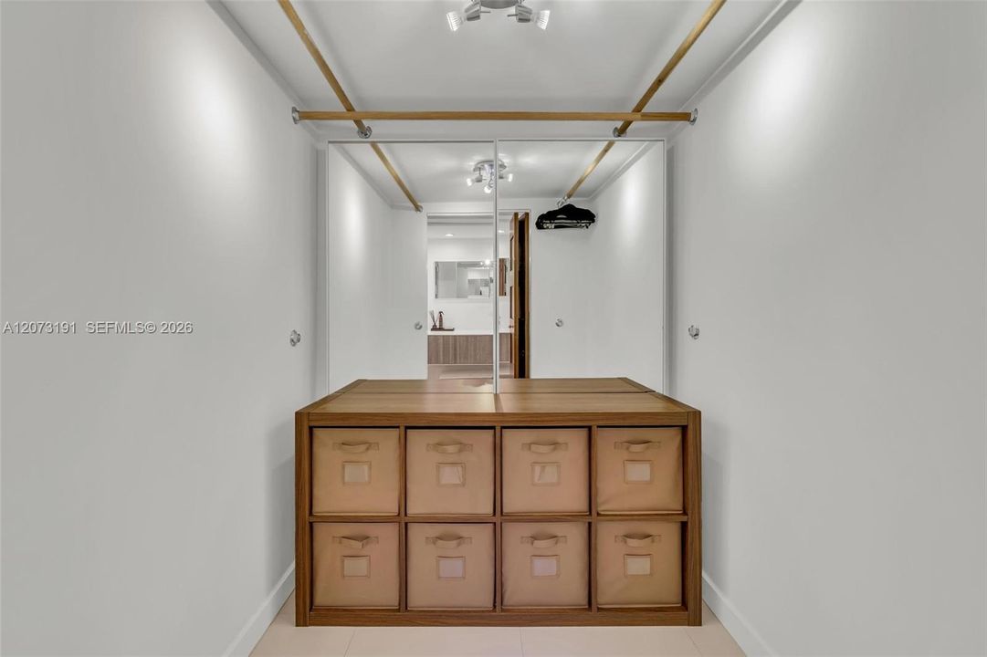В аренду: $3,500 (1 спален, 1 ванн, 910 Квадратных фут)
