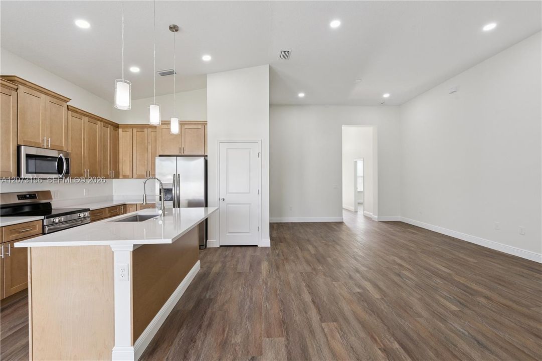 For Rent: $3,600 (4 beds, 2 baths, 1768 Square Feet)