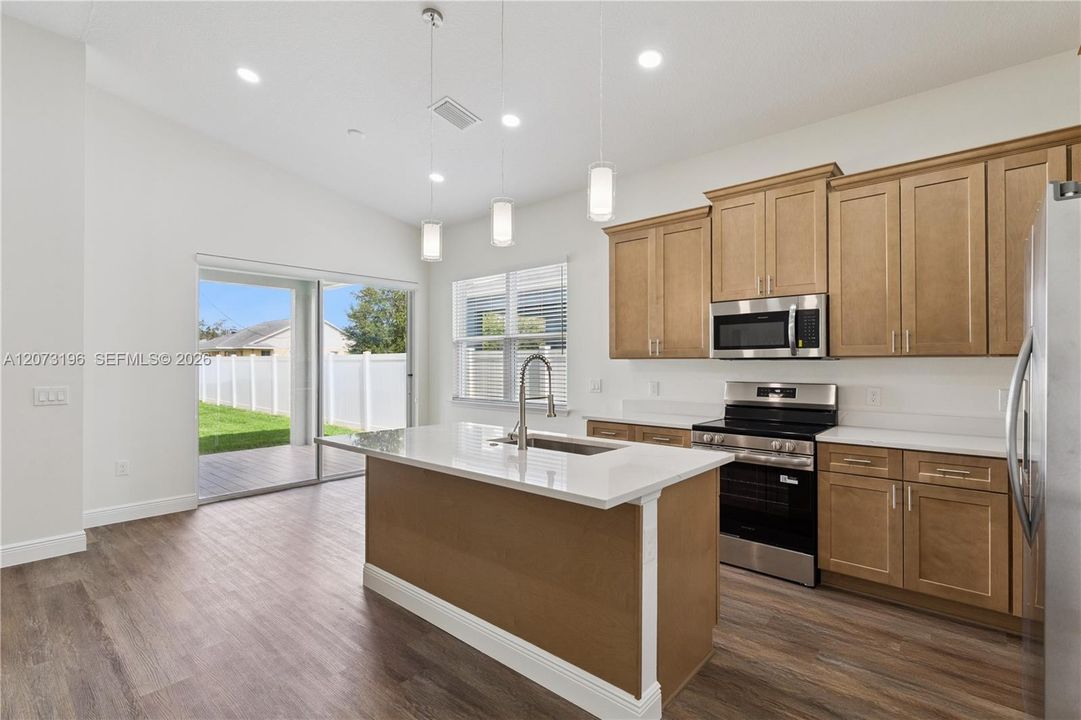 For Rent: $3,600 (4 beds, 2 baths, 1768 Square Feet)