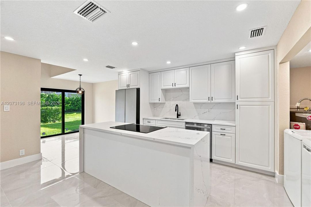 For Sale: $399,999 (4 beds, 3 baths, 1690 Square Feet)