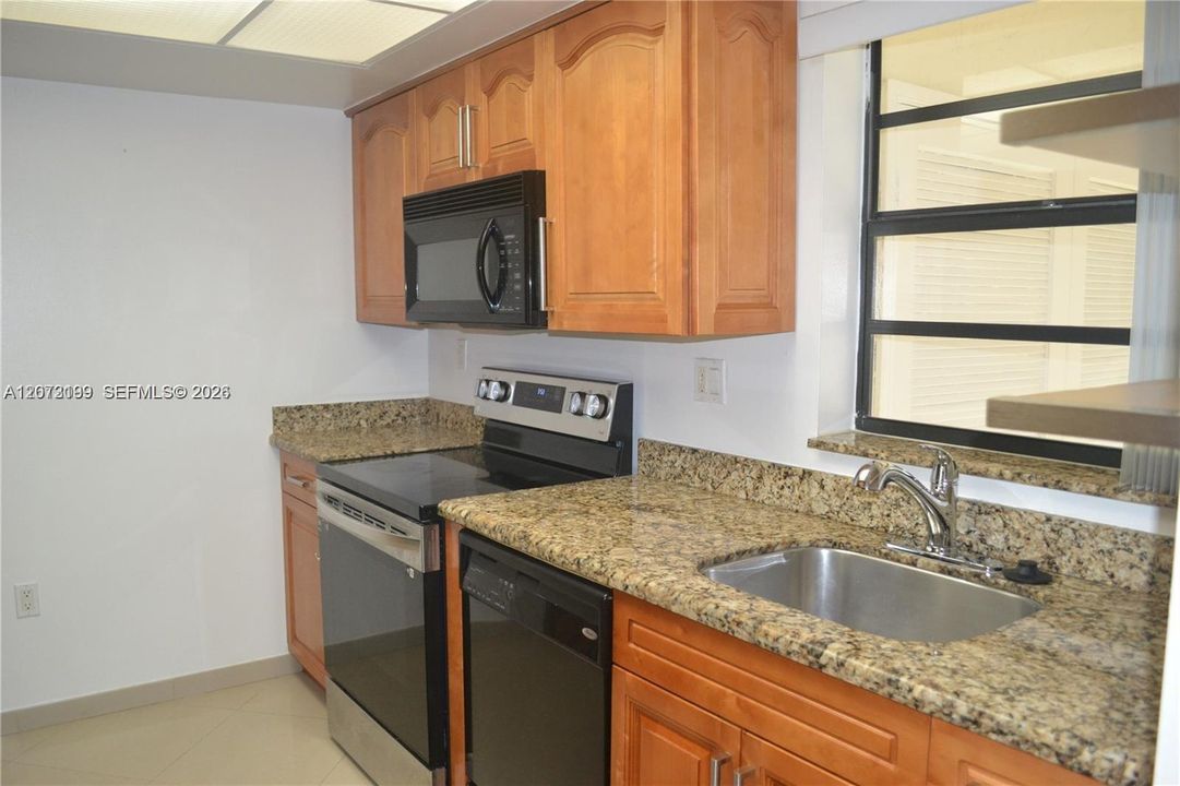 For Sale: $245,000 (2 beds, 2 baths, 1080 Square Feet)