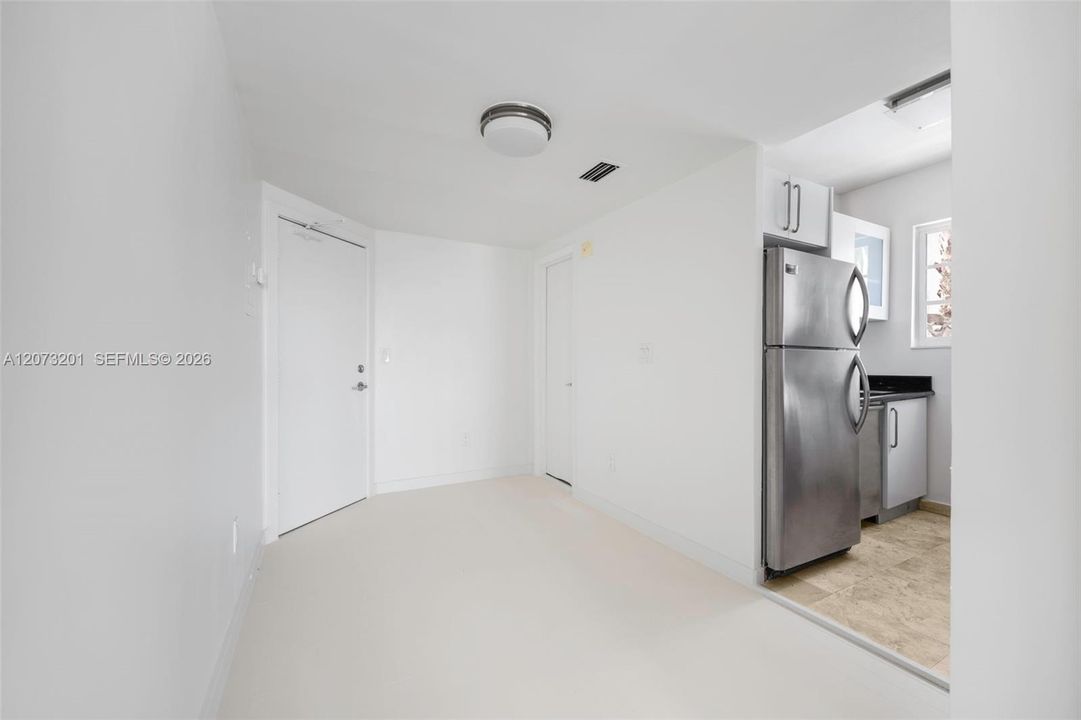 В аренду: $2,200 (0 спален, 1 ванн, 465 Квадратных фут)