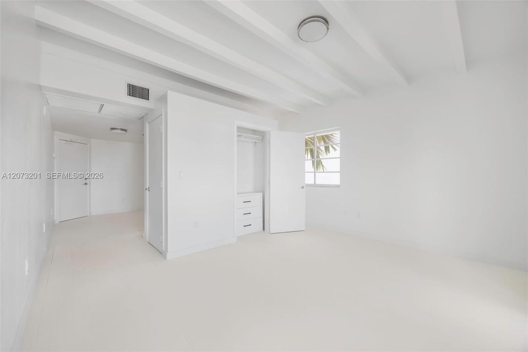 В аренду: $2,200 (0 спален, 1 ванн, 465 Квадратных фут)