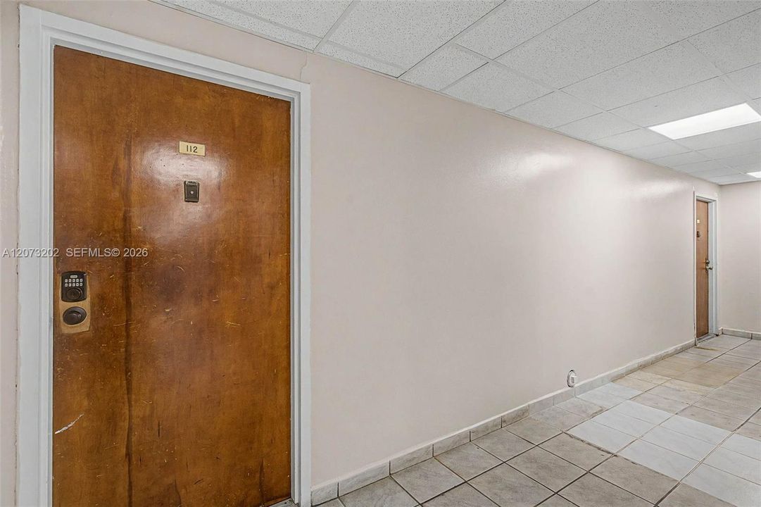 For Sale: $330,000 (2 beds, 2 baths, 1037 Square Feet)