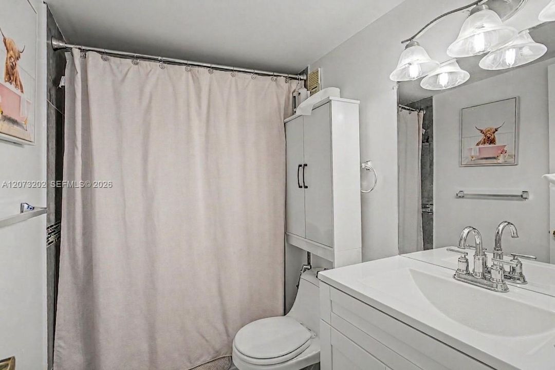 For Sale: $330,000 (2 beds, 2 baths, 1037 Square Feet)