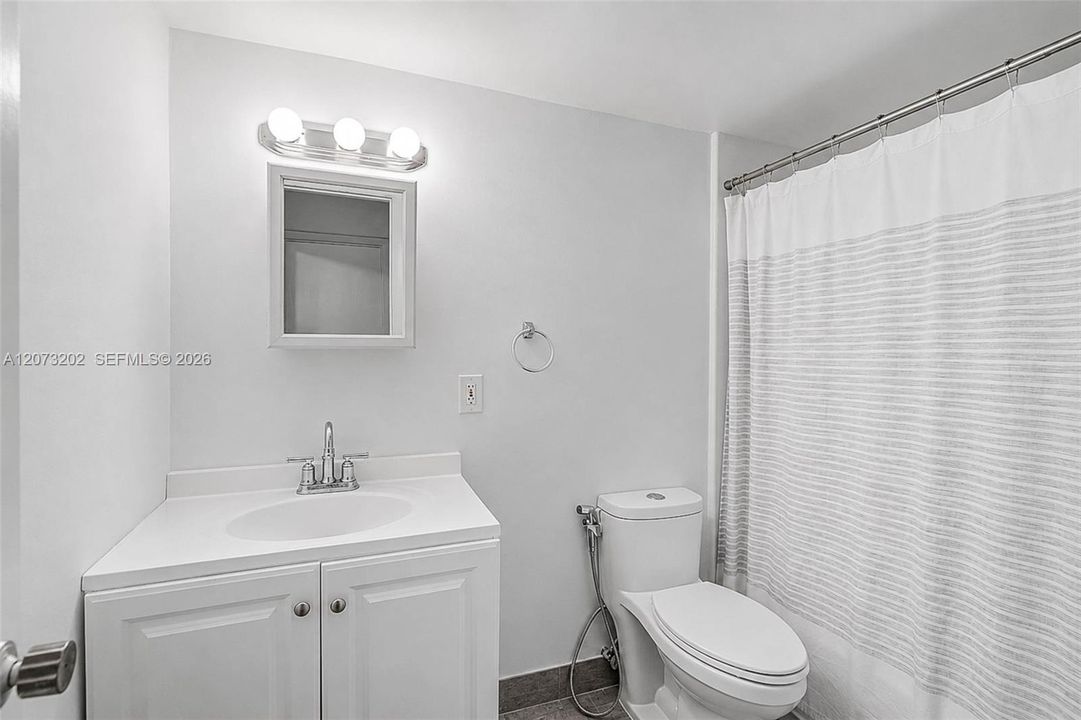For Sale: $330,000 (2 beds, 2 baths, 1037 Square Feet)