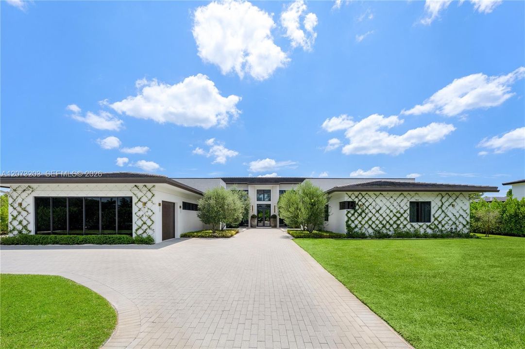 : $5,850,000 (6 beds, 7 baths, 6195 Square Feet)