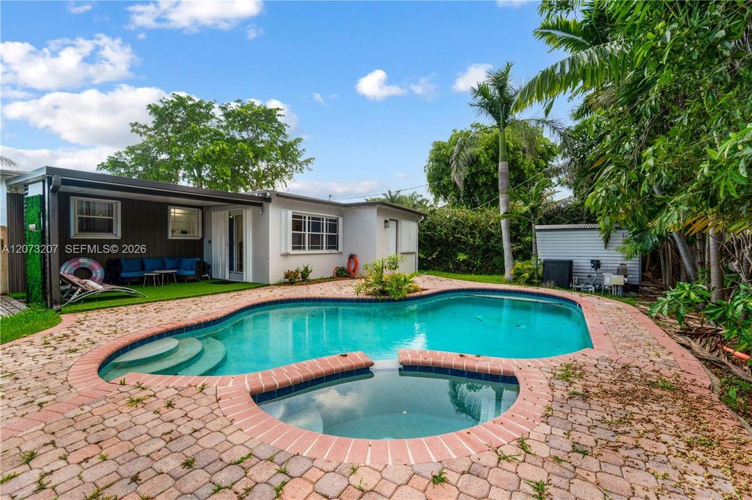 For Rent: $5,000 (4 beds, 2 baths, 1636 Square Feet)