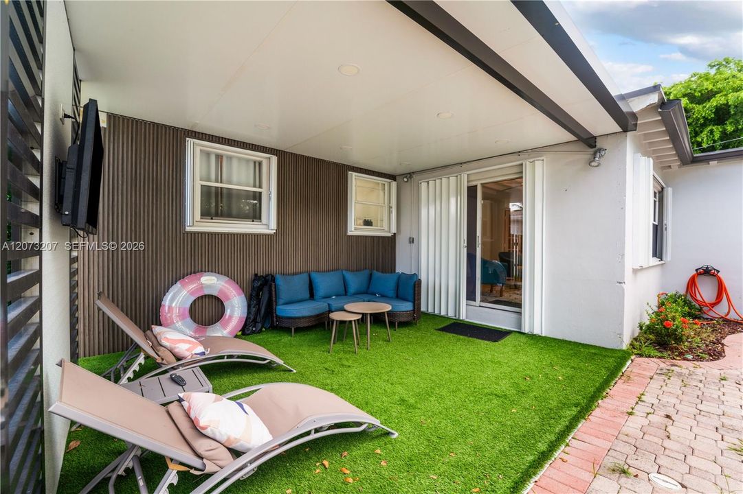 For Rent: $5,000 (4 beds, 2 baths, 1636 Square Feet)