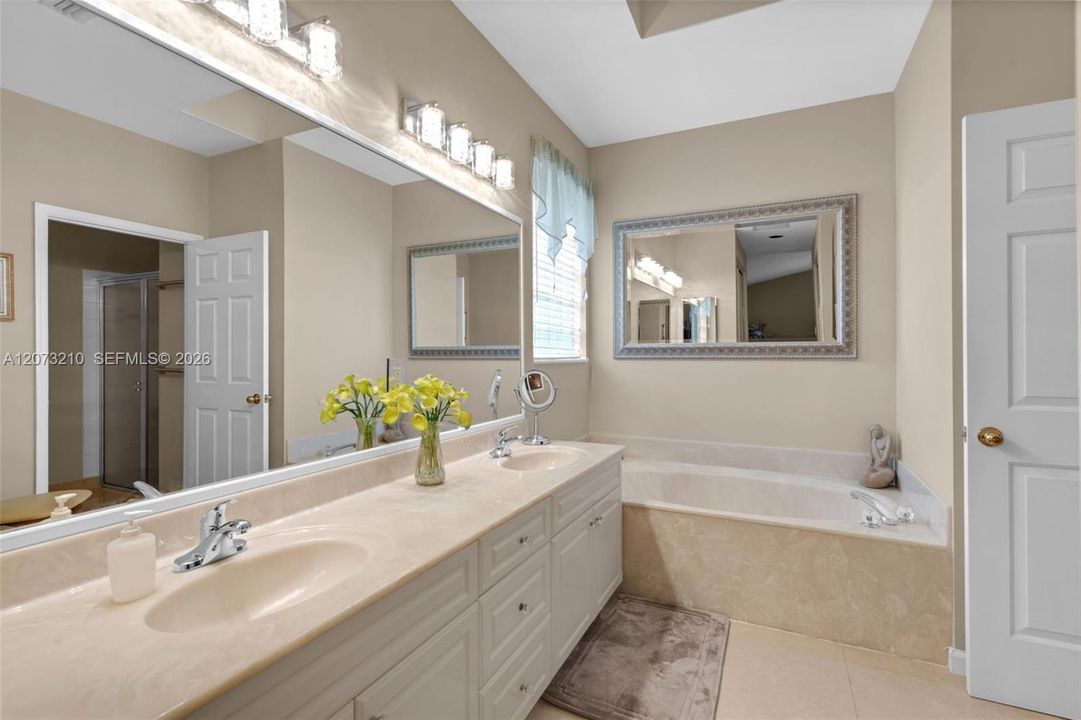 For Sale: $999,900 (4 beds, 3 baths, 2591 Square Feet)